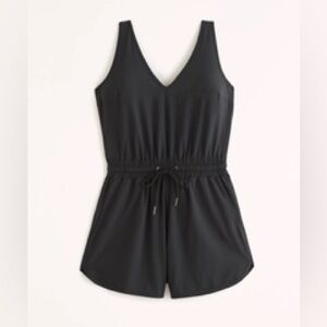 Abercrombie Travelers V-Neck Romper Size Small Petite Black